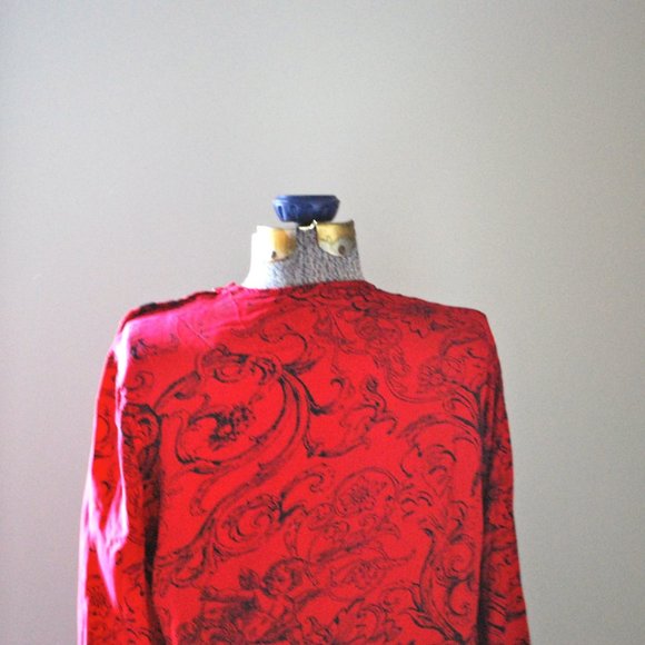 100% Silk Red Cherub patterned Blouse - Picture 6 of 7